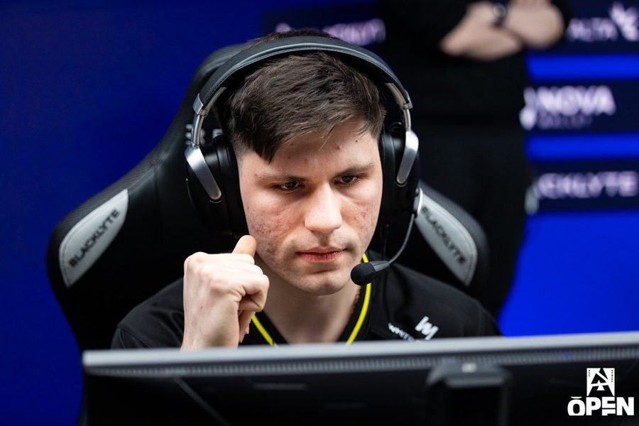 Valeriy Vakhovskiy, o b1t, jogador profissional de CS2, no Natus Vincere (NAVI)