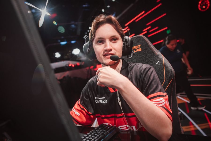 bang, jogador profissional de Valorant, no 100 Thieves
