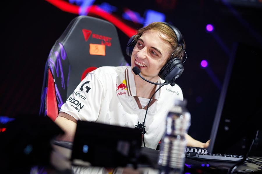Rasmus Winther, o Caps, multicampeao da LEC, Mid de League of Legends no G2 Esports