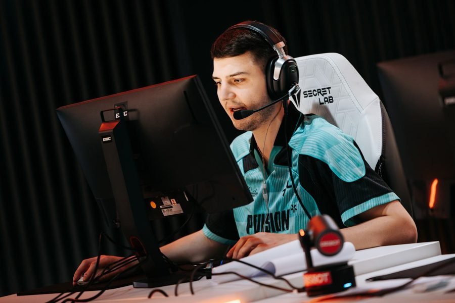 Evgeniy Lebedev, o FL1T, Europe (Russia) - Rifler de CS2, no PARIVISION