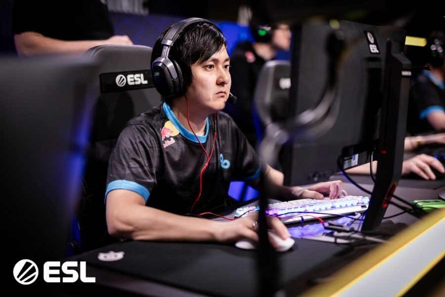 Abay Khasenov, o HObbit, Rifler de CS2, no PARIVISION