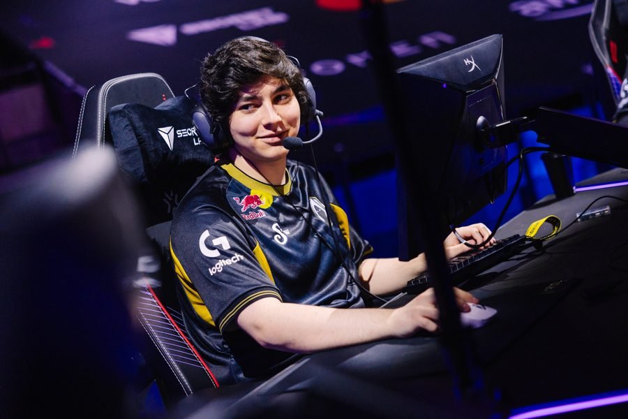Enes Ecirli, o RieNs, EMEA / Initiator-Duelist (Turquia) de Valorant, no Team Heretics