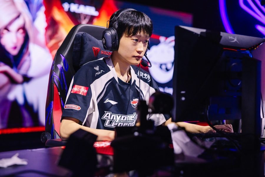 Cui Xiaojun, o Shanks, LPL - Mid de LoL, no Anyone's Legend
