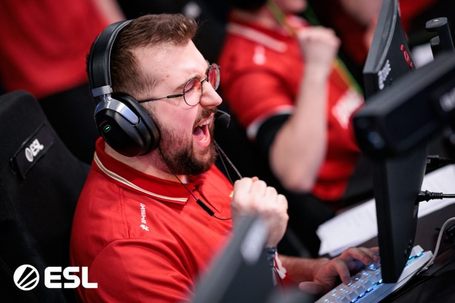 Adam Torzsas, o torzsi, jogador profissional de CS2, no MOUZ