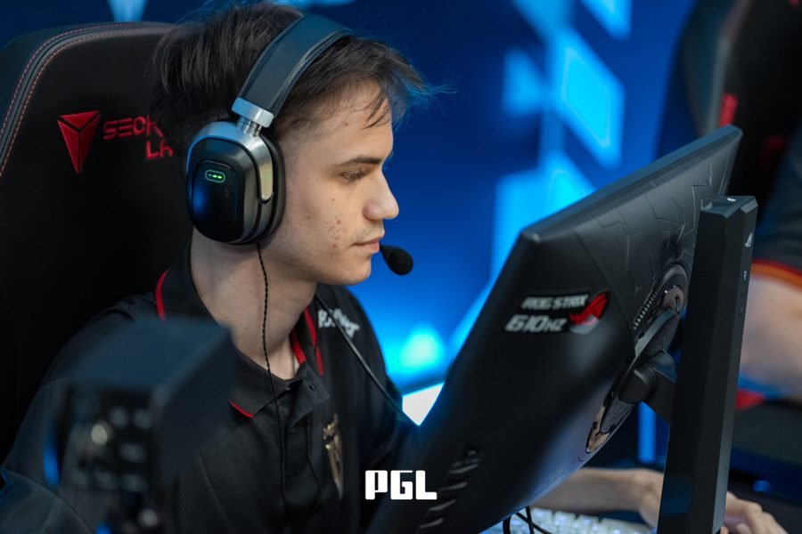 Adrian Vincze, o xelex, Hungary (Europe) - Rifler de CS2, no MOUZ