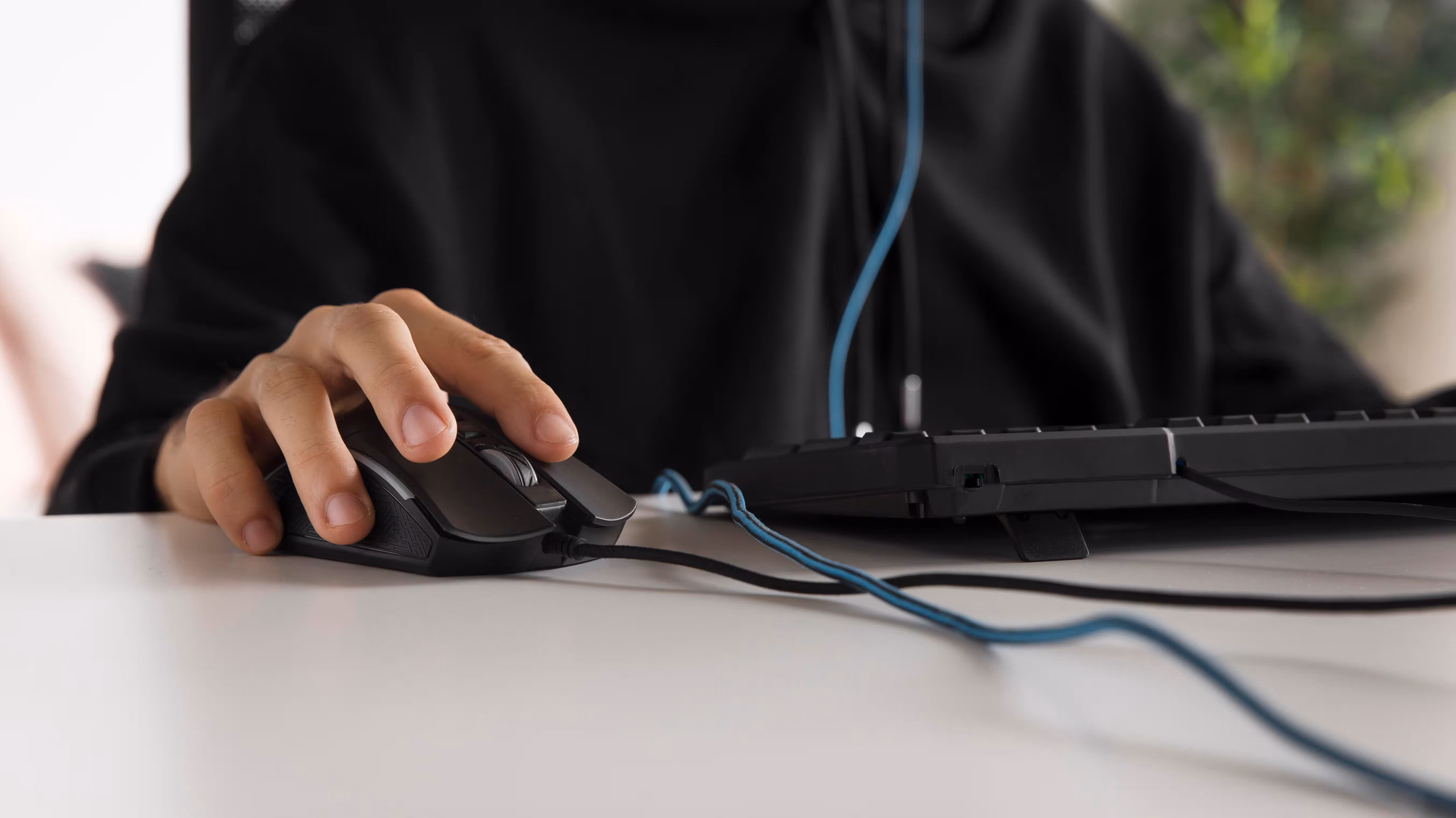 Botão DPI do mouse gamer, localizado atrás da rodinha de rolagem