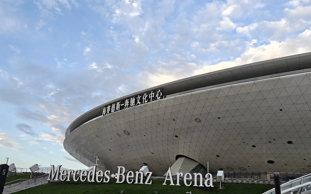 Fachada da Mercedes-Benz Arena, em Xangai, palco da final do Valorant Champions 2026