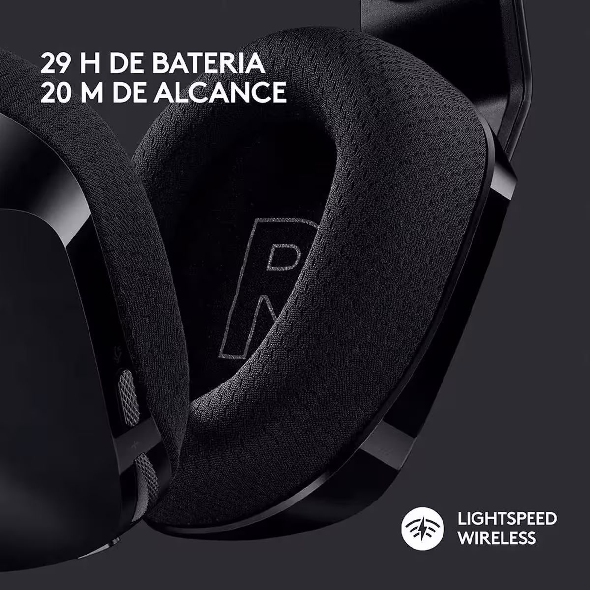 Detalhe do headset Logitech G733 com iluminação RGB e microfone removível