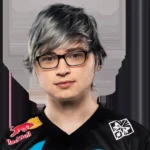 Sneaky, jogador profissional de League of Legends